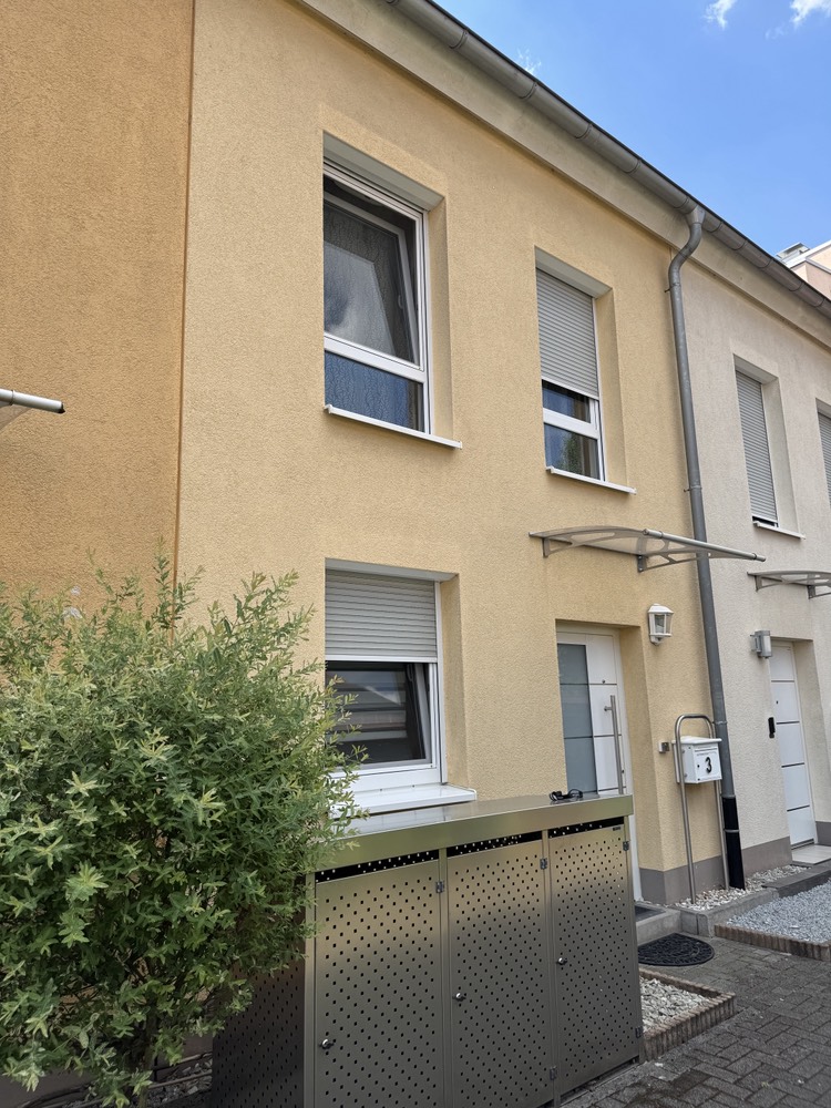 Hausansicht Reihenmittelhaus Fl�rsheim