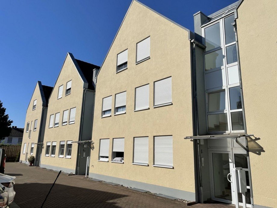 Hausansicht Eingang Dachgeschosswohnung Nierstein