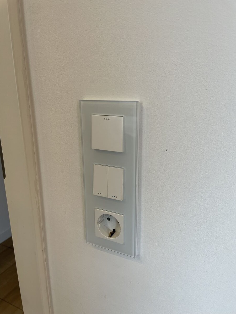 Lichtschalter mit Glasabdeckung Etagenwohnung Nierstein