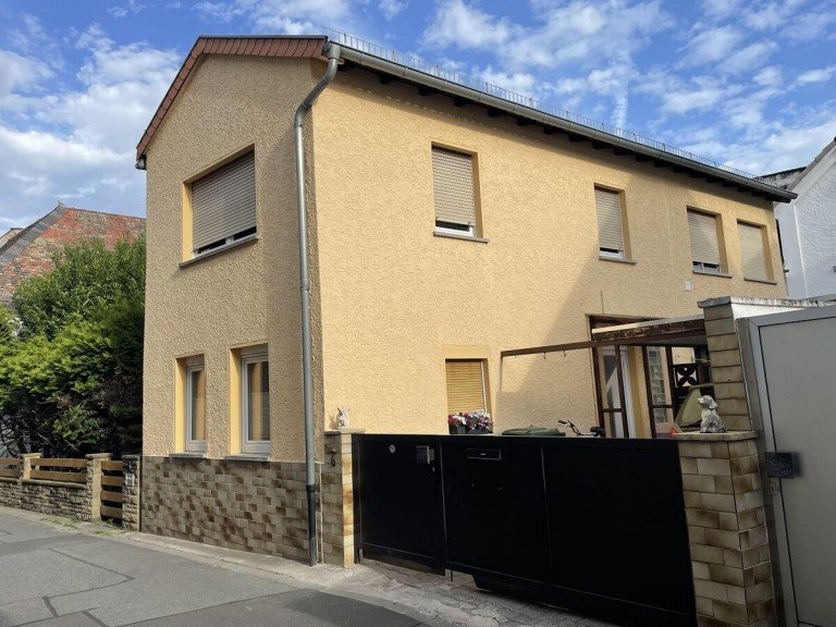Hausansicht Mainz Einfamilienhaus ImmobilienPunkt*** Gepflegtes Einfamilienhaus in ruhiger Ortslage von Hechtsheim