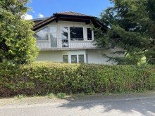 Seitenansicht ImmobilienPunkt*** Ger�umiges 1-2-Fam.haus in toller Ortsrandlage