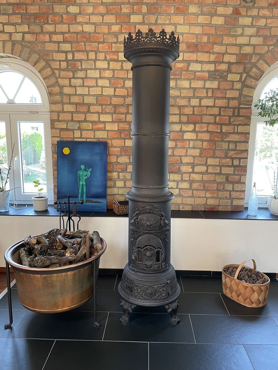 Historischer Ofen im Wohnzimmer Einfamilienhaus Dittelsheim-He�loch