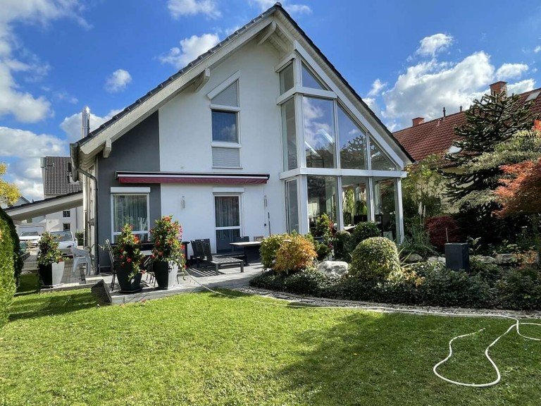 Ansicht vom Garten Dienheim Einfamilienhaus ImmobilienPunkt*** Traumhaus mit moderner W�rmepumpe