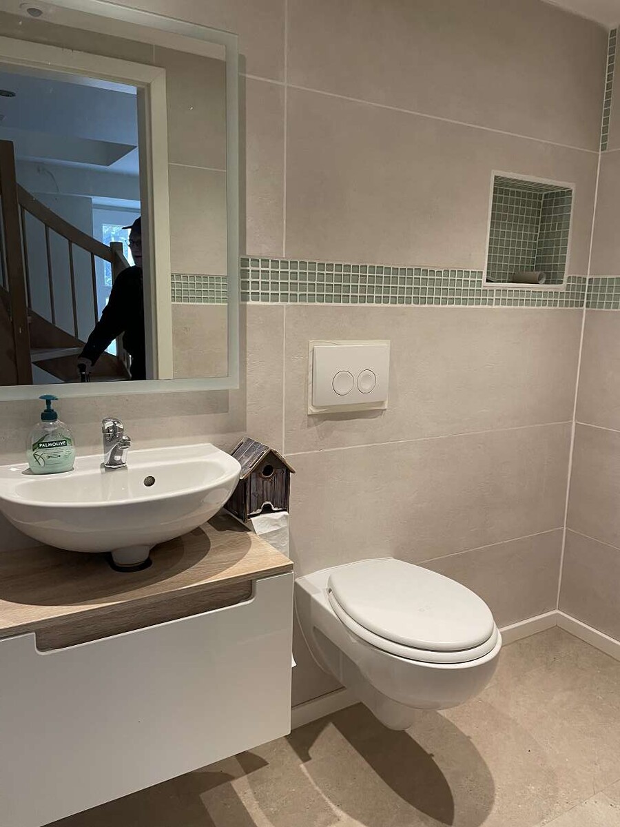 G�ste-WC vorne Zweifamilienhaus Guntersblum