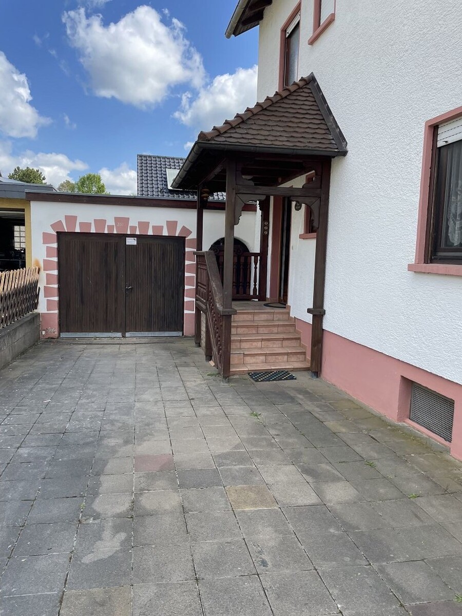 Zufahrt Garage und Eingang Einfamilienhaus Gau-Odernheim