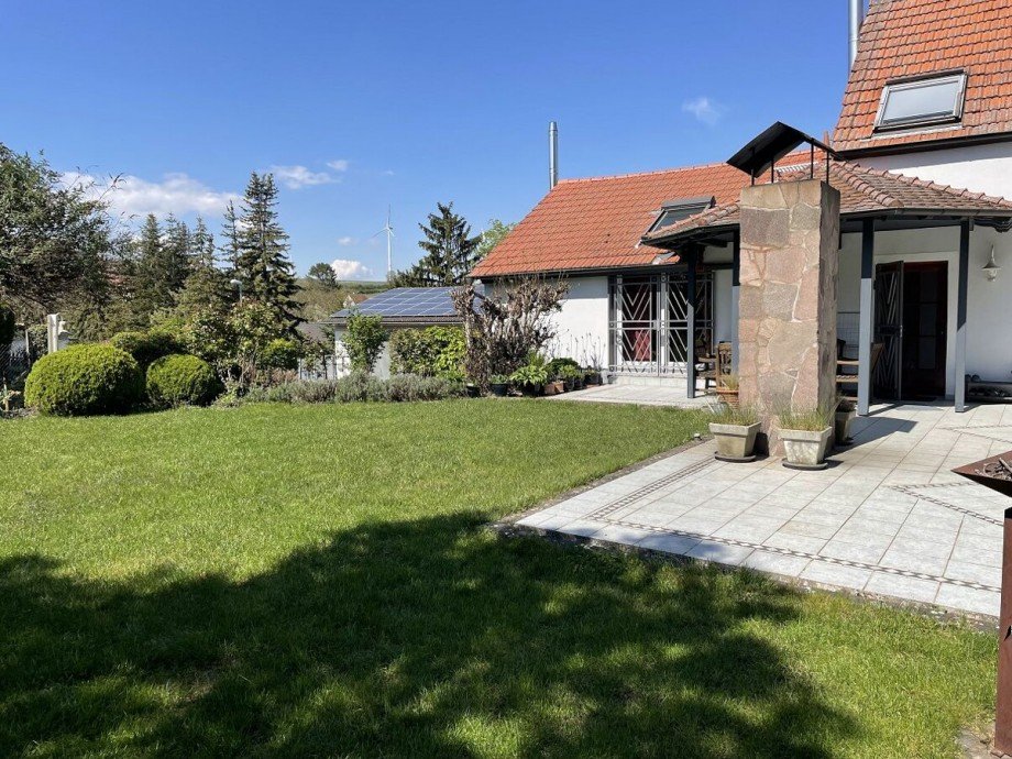 Hauseingang und Terrasse Einfamilienhaus Dittelsheim-He�loch