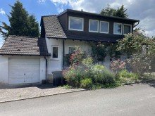 Hausansicht ImmobilienPunkt*** Ger�umiges 1-2-Fam.haus in toller Ortsrandlage