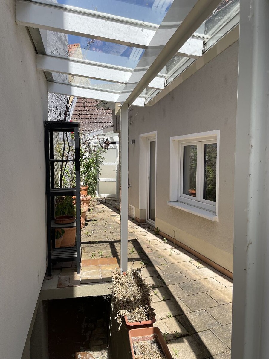 Zugang und Keller hinten Zweifamilienhaus Guntersblum