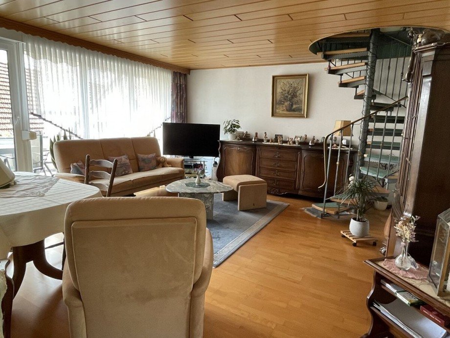 Wohnzimmer mit Treppe Etagenwohnung Guntersblum
