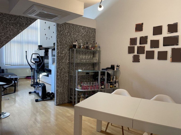 Wohnen und Essen Nierstein - Nierstein Penthousewohnung Schickes Dachstudio mit Dachloggia f�r Wohn-Individualisten in Nierstein