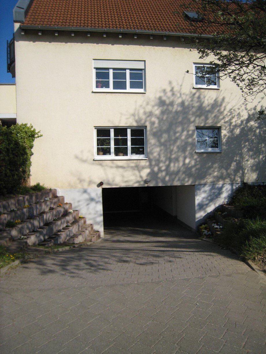 Zufahrt Tiefgarage Dachgeschosswohnung Nierstein