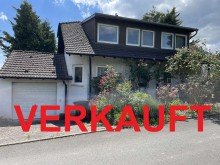 VERKAUFT ImmobilienPunkt*** Ger�umiges 1-2-Fam.haus in toller Ortsrandlage