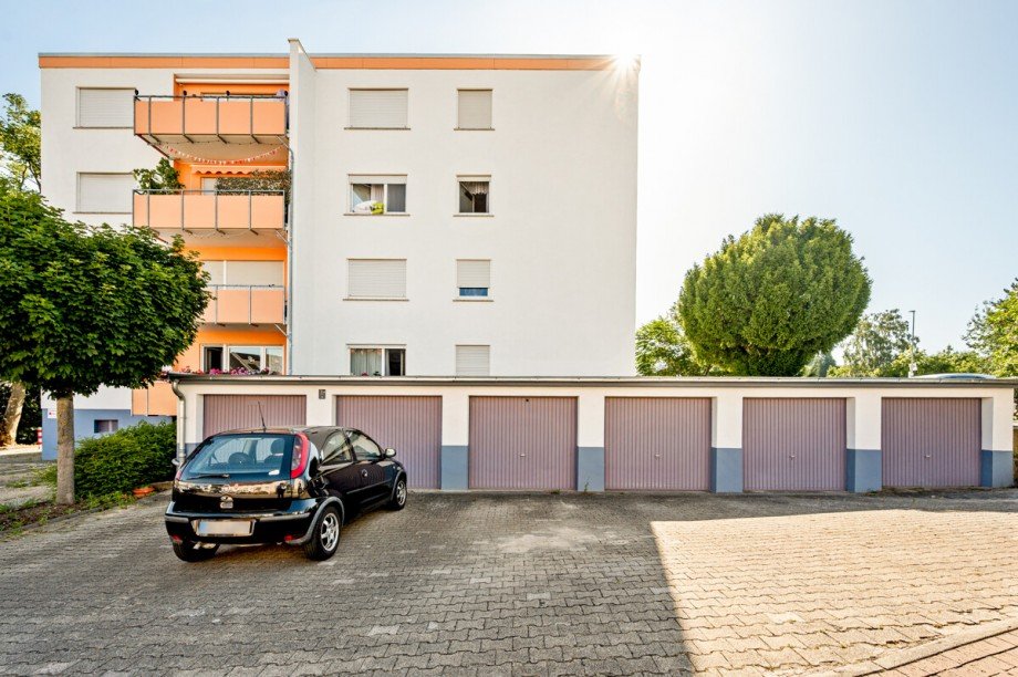 Ansicht mit Garagen Etagenwohnung Nierstein