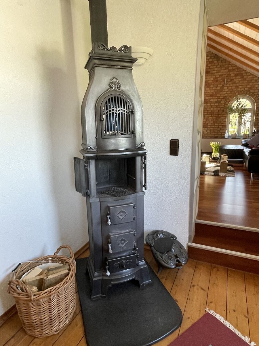 historischer Ofen im Esszimmer Einfamilienhaus Dittelsheim-He�loch