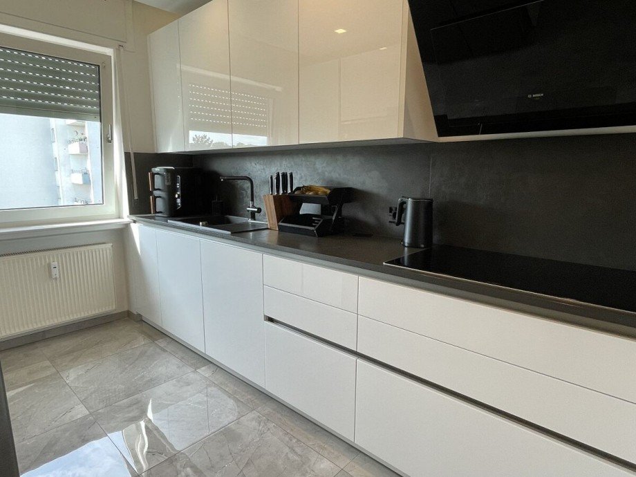 hochwertige Einbauk�che Etagenwohnung Nierstein
